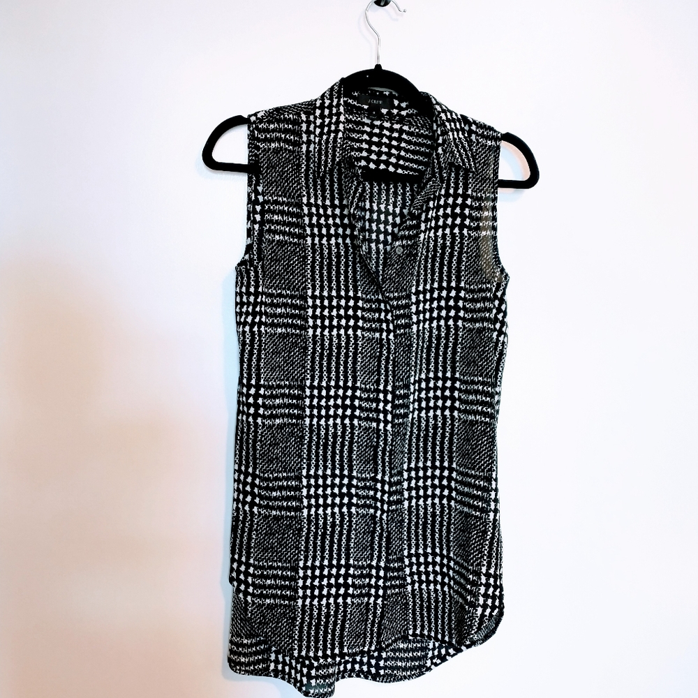 Tank button up sleeveless blouse , JCrew size 0. Black and white pattern